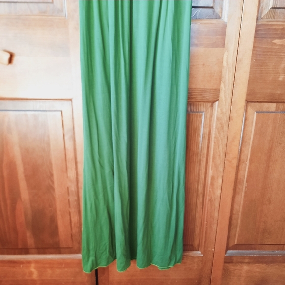 🛍 Max Studio Kelly Green Sleeveless Flower Applique Maxi Dress Size Medium - Picture 3 of 10